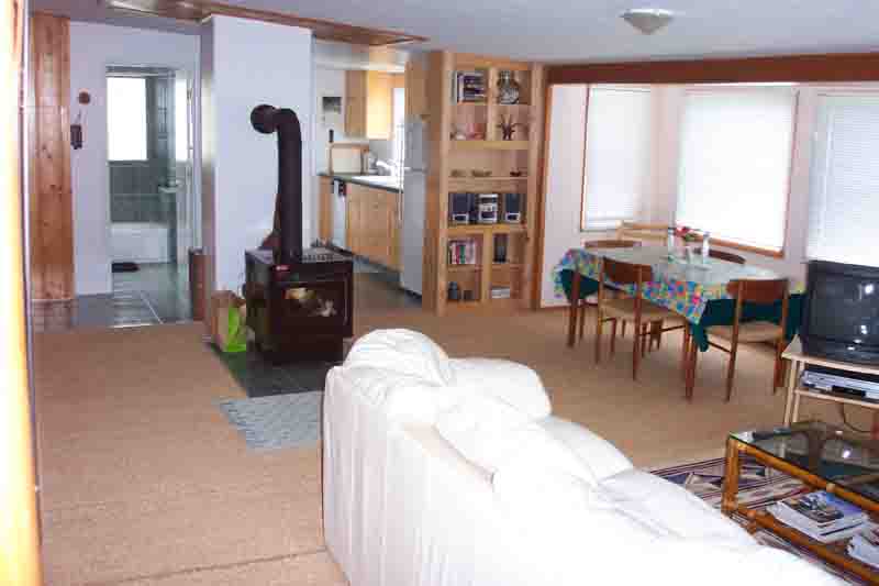 deeslivingroomok.jpg